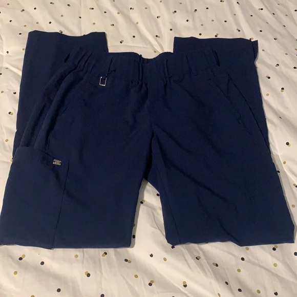 Grey’s Anatomy Olivia 6 Pocket Elastic Waist Pants - Picture 7 of 12